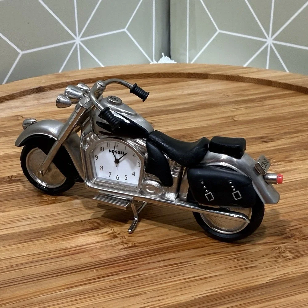 Limited Edition‎ Fossil Die-Cast Metal Motorcycle Desk Clock vintage